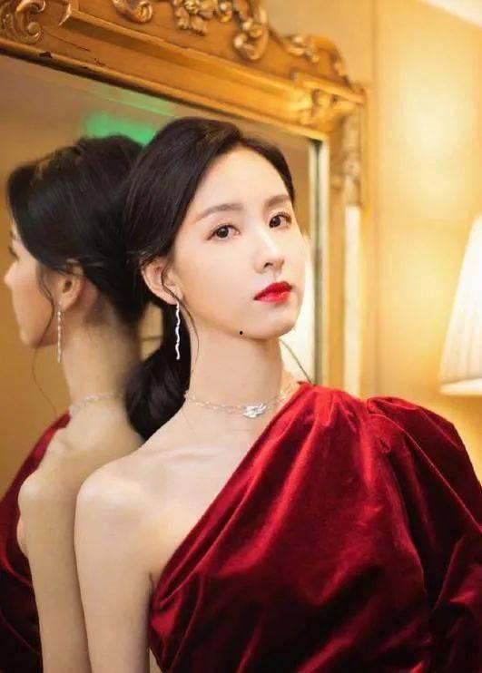 王馨悦最新爆料,揭秘娱乐圈不为人知的秘密 第1张 王馨悦最新爆料,揭秘娱乐圈不为人知的秘密 第1张